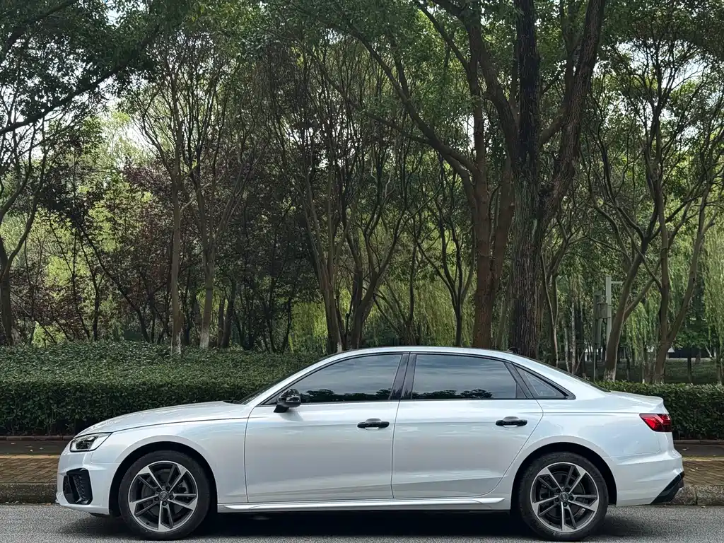 Audi A4L 2020
