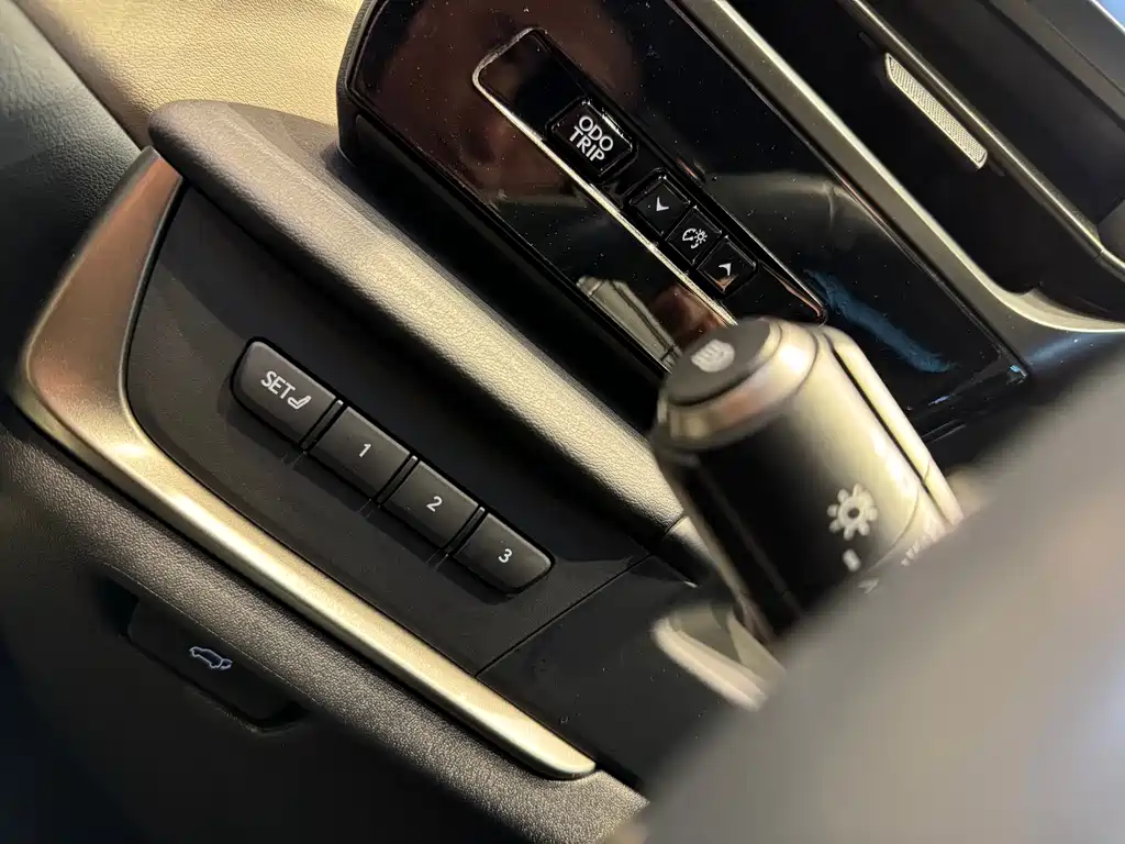 Lexus RZ 2023 — фото 11