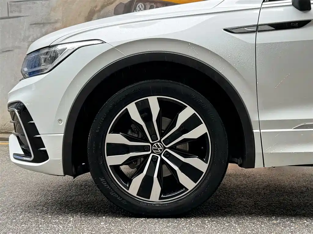 Volkswagen Tiguan L 2023 — фото 6