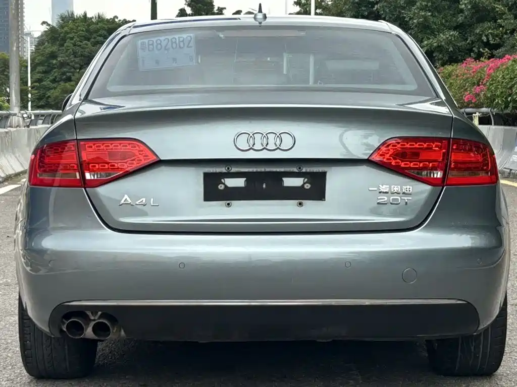 Audi A4L 2009 — фото 2