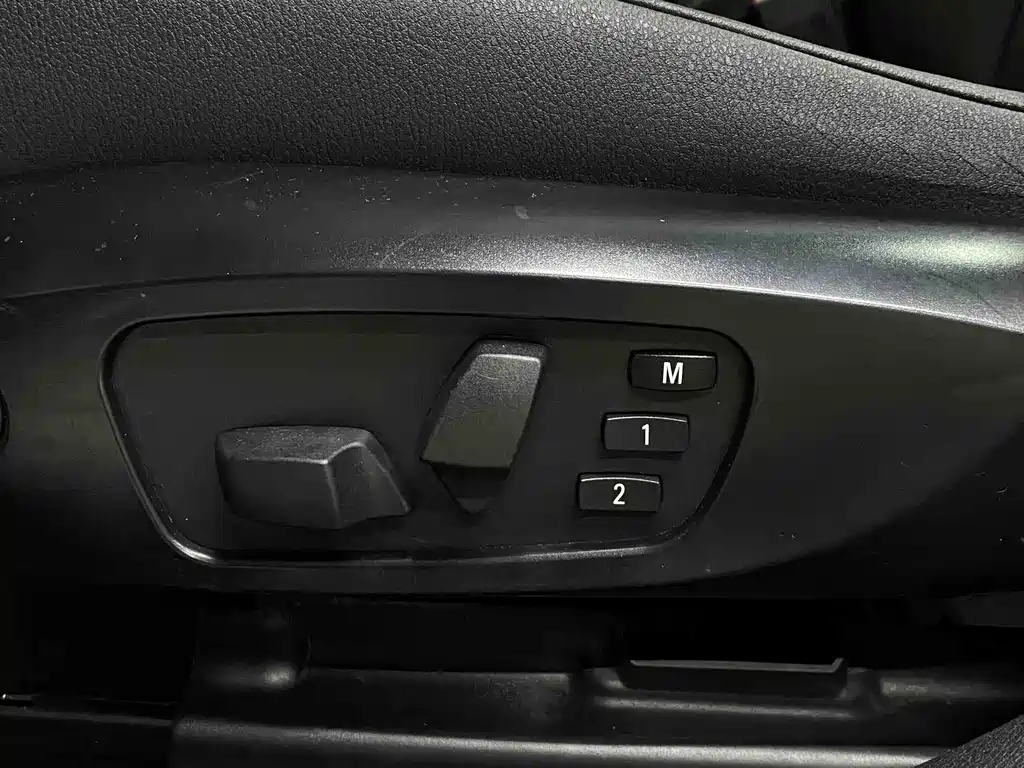 BMW X1 2012 — фото 12