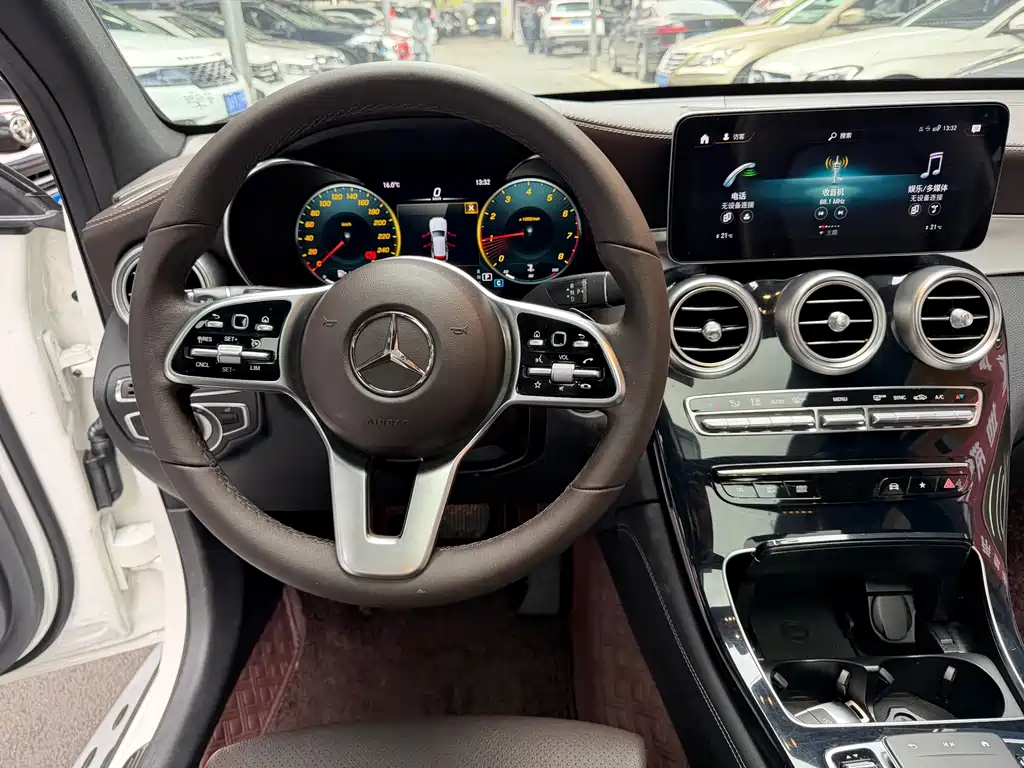 Mercedes-Benz GLC 2020 — фото 19