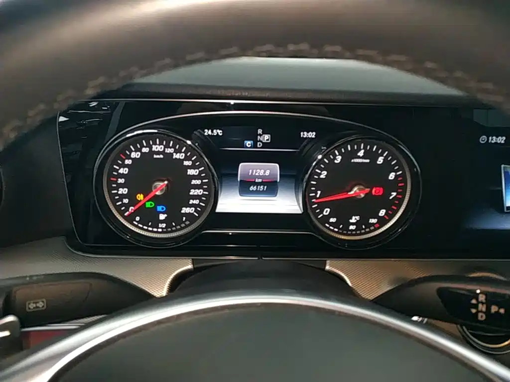 Mercedes-Benz E-Class 2018 — фото 12