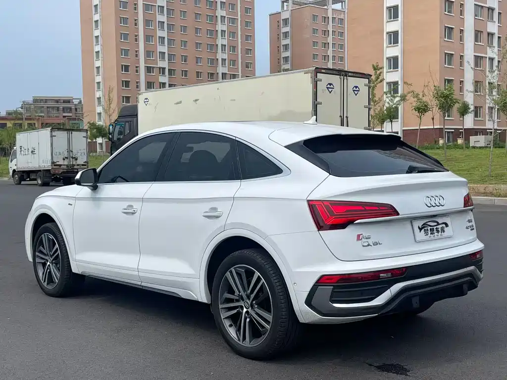 Audi Q5L Sportback 2021 — фото 9