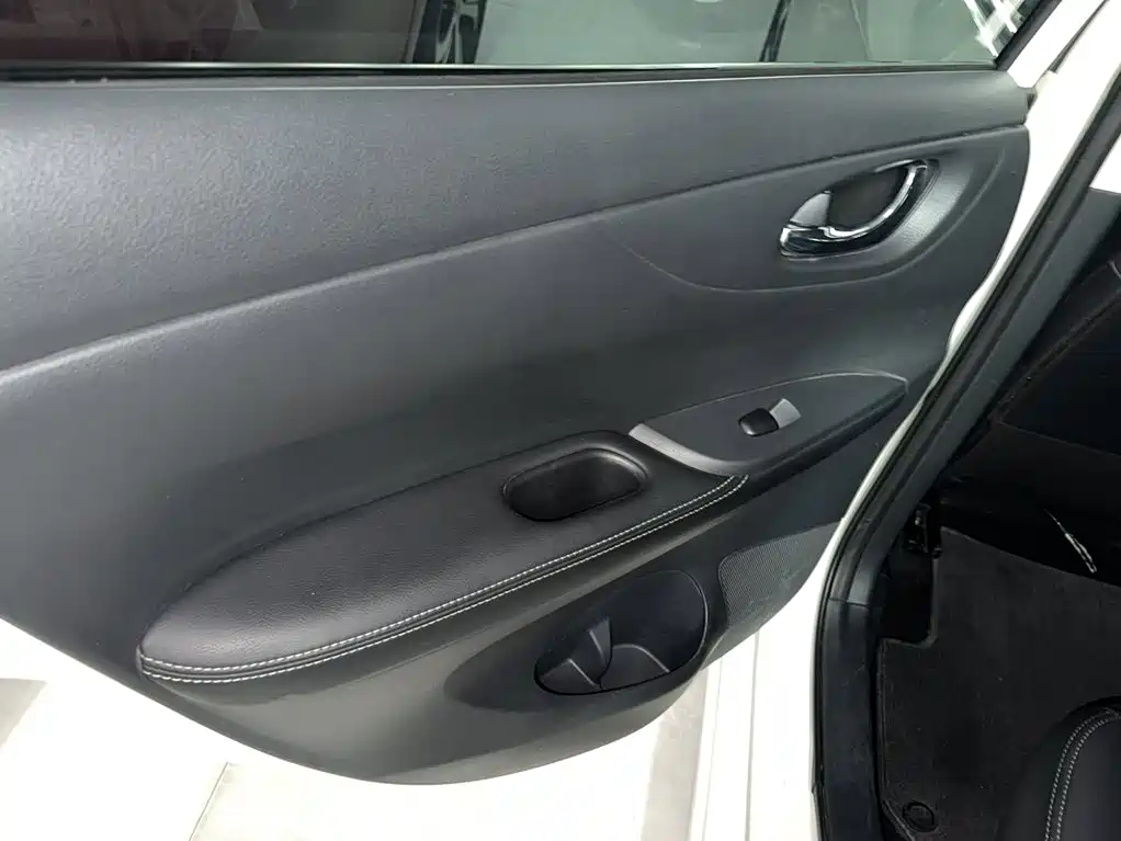 Nissan Tiida 2019 — фото 19
