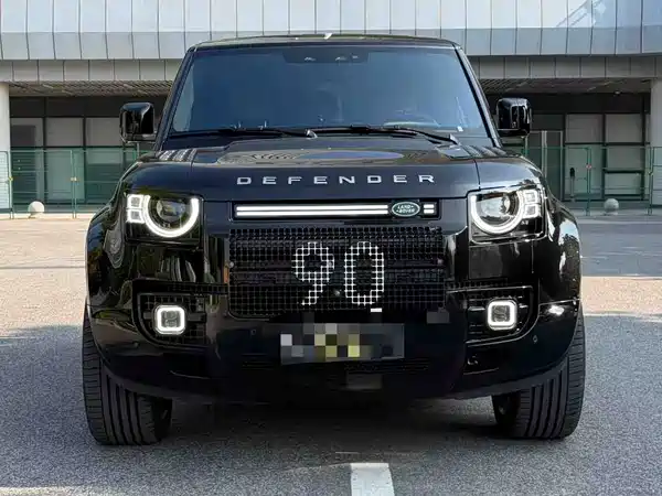 Land Rover Defender 2025