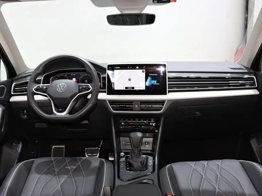 Volkswagen Tiguan L 2023 — фото 12