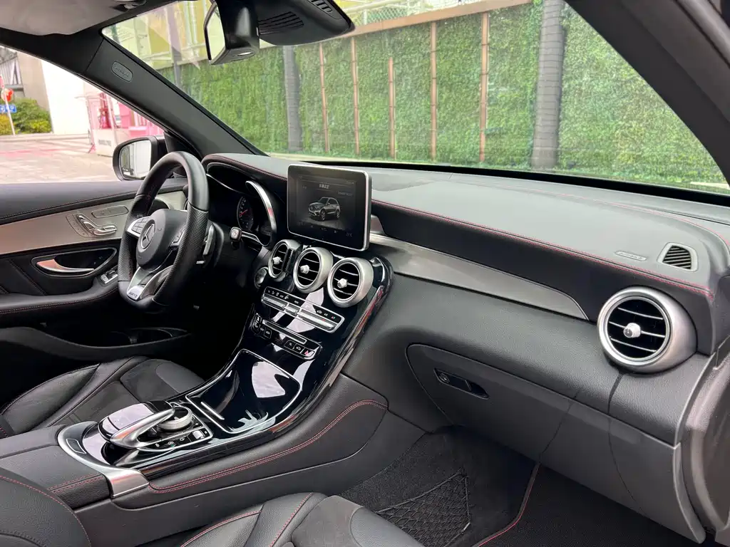 Mercedes-Benz GLC AMG 2018 — фото 11