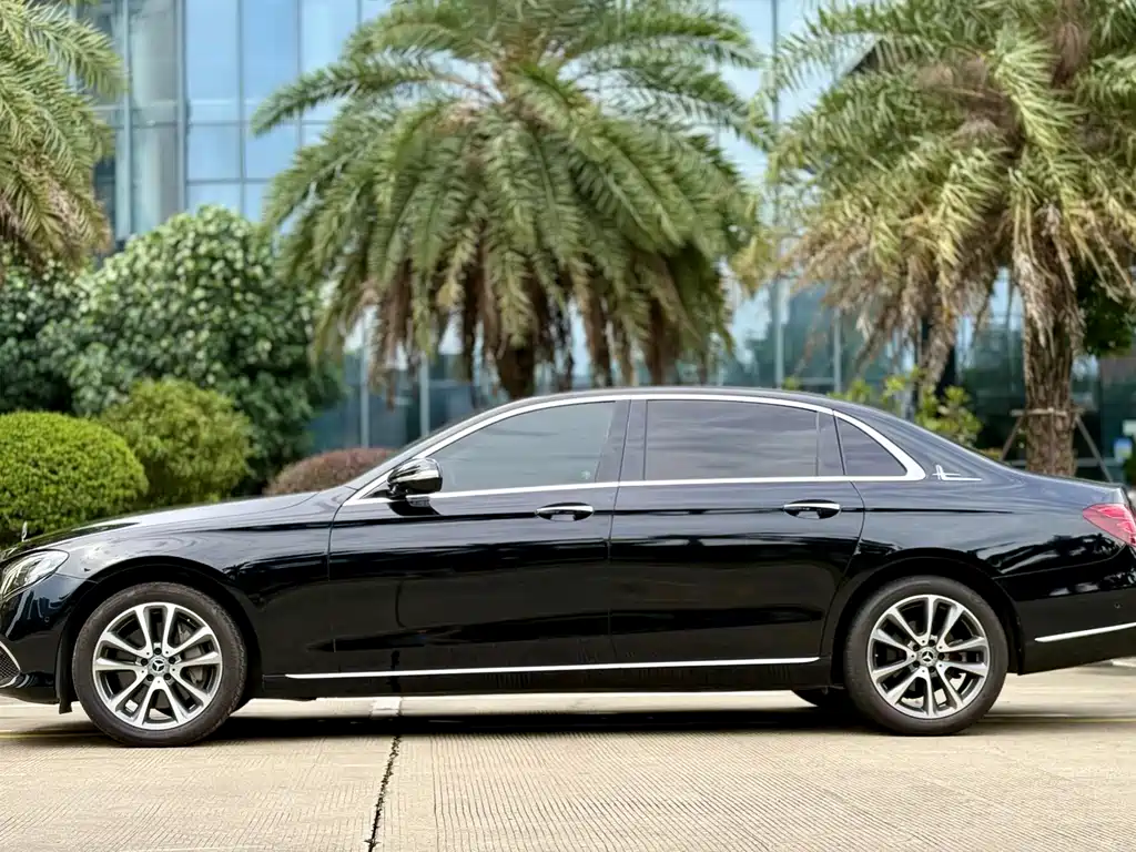 Mercedes-Benz E-Class 2019 — фото 18