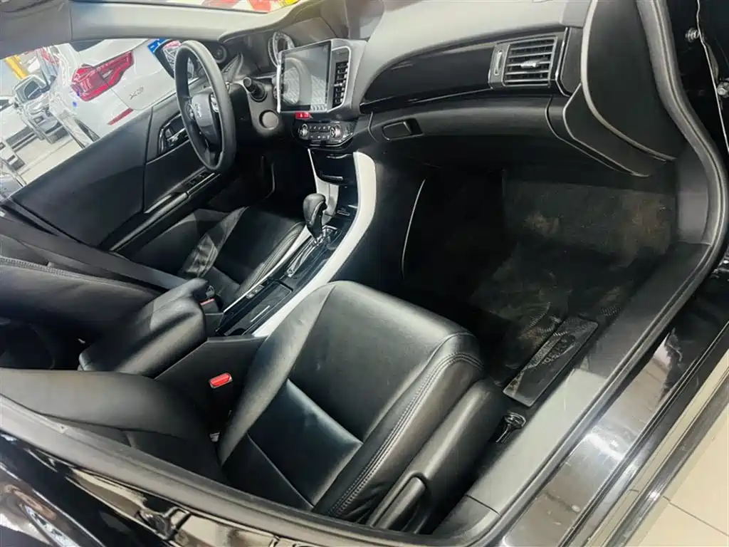 Honda Accord 2018 — фото 16