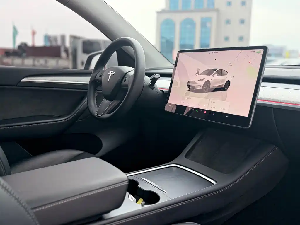 Tesla Model Y 2024 — фото 14