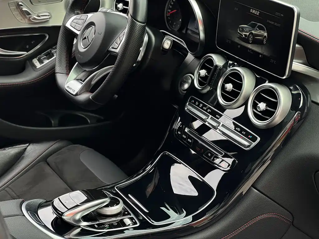 Mercedes-Benz GLC AMG 2018 — фото 13