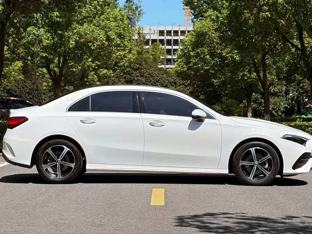 Mercedes-Benz A-Class 2023 — фото 4