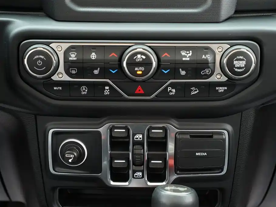 Jeep Wrangler 2021 — фото 19
