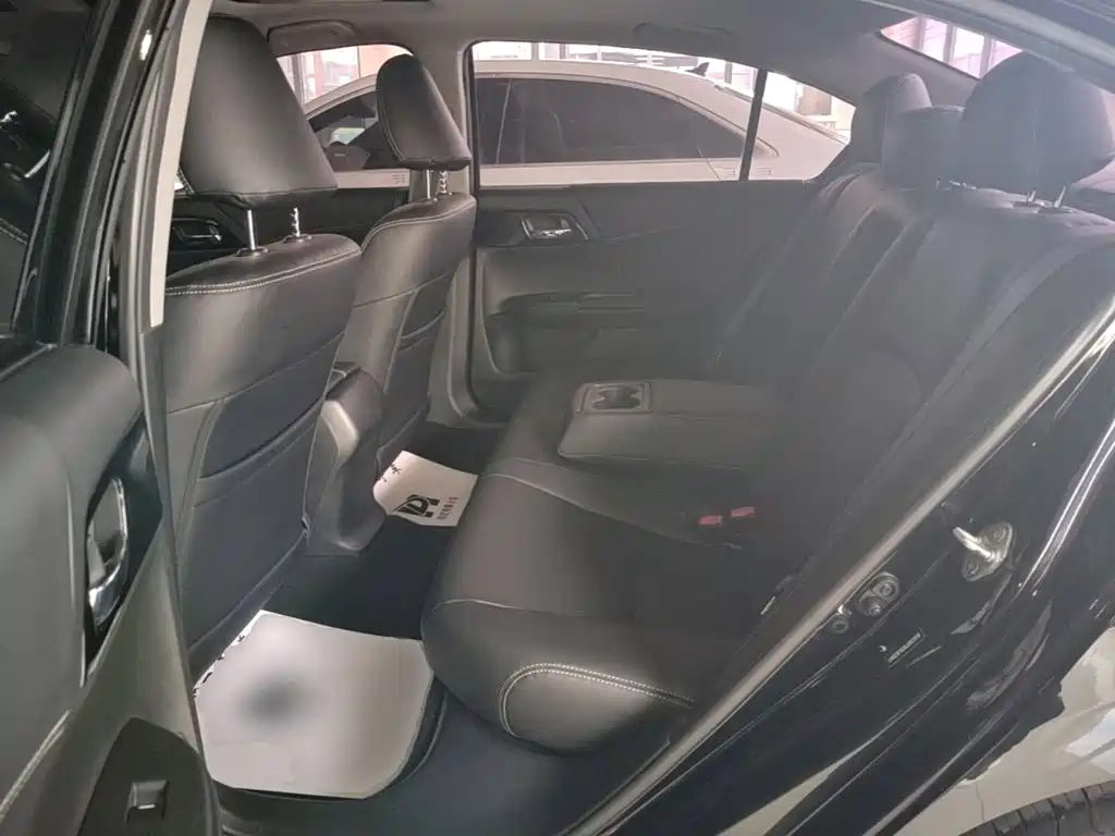 Honda Accord 2018 — фото 17