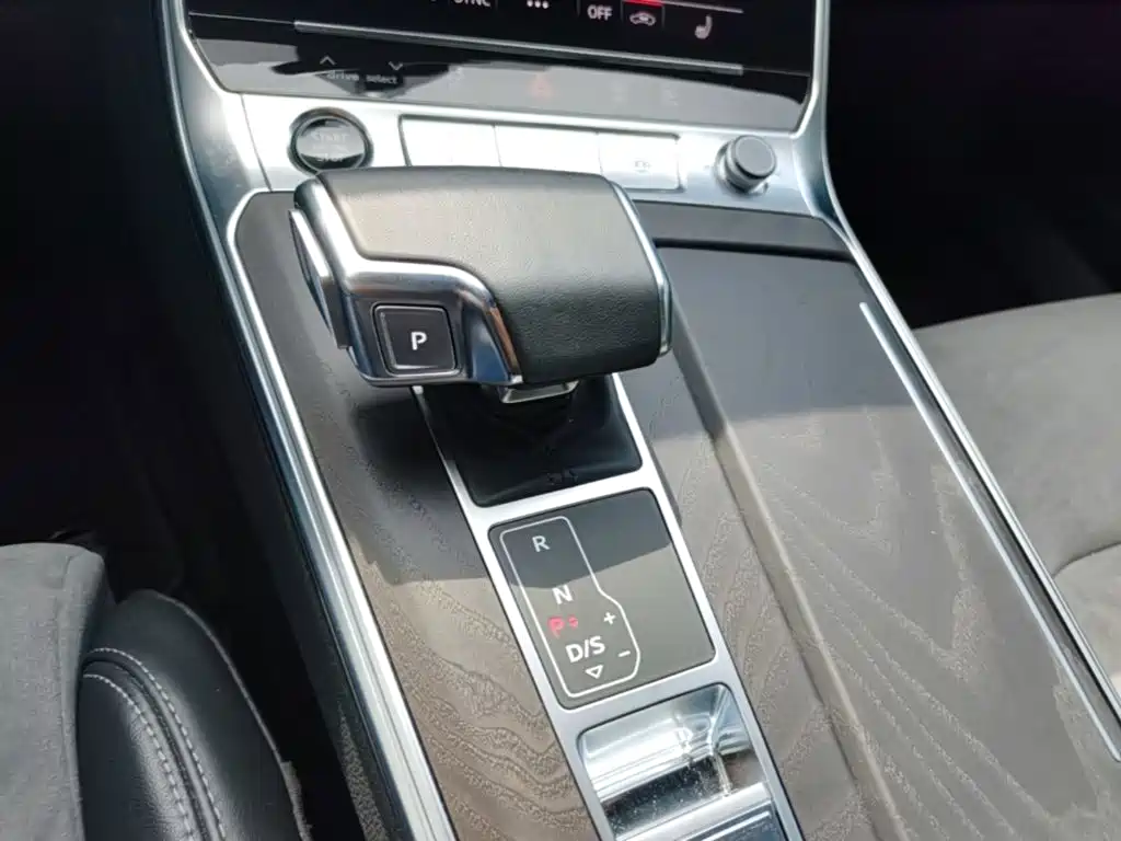 Audi A6L 2024 — фото 14