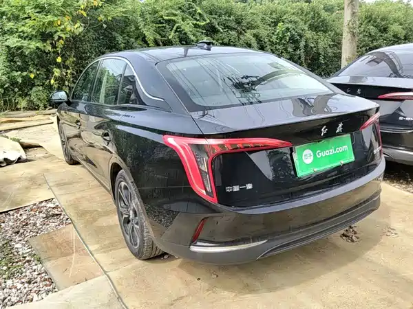 Hongqi E-QM5 2023