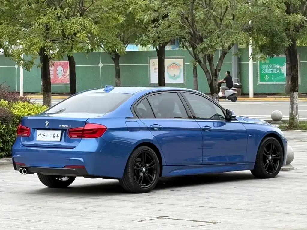BMW 3 Series 2018 — фото 14