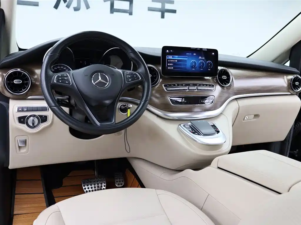 Mercedes-Benz V-Class 2021 — фото 10