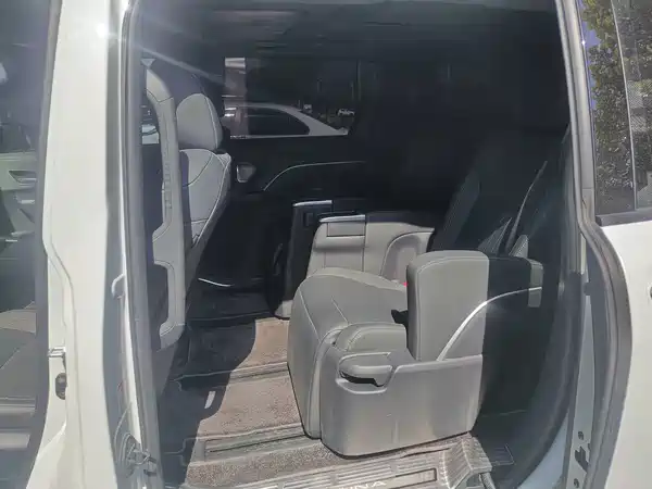 Toyota Sienna 2025