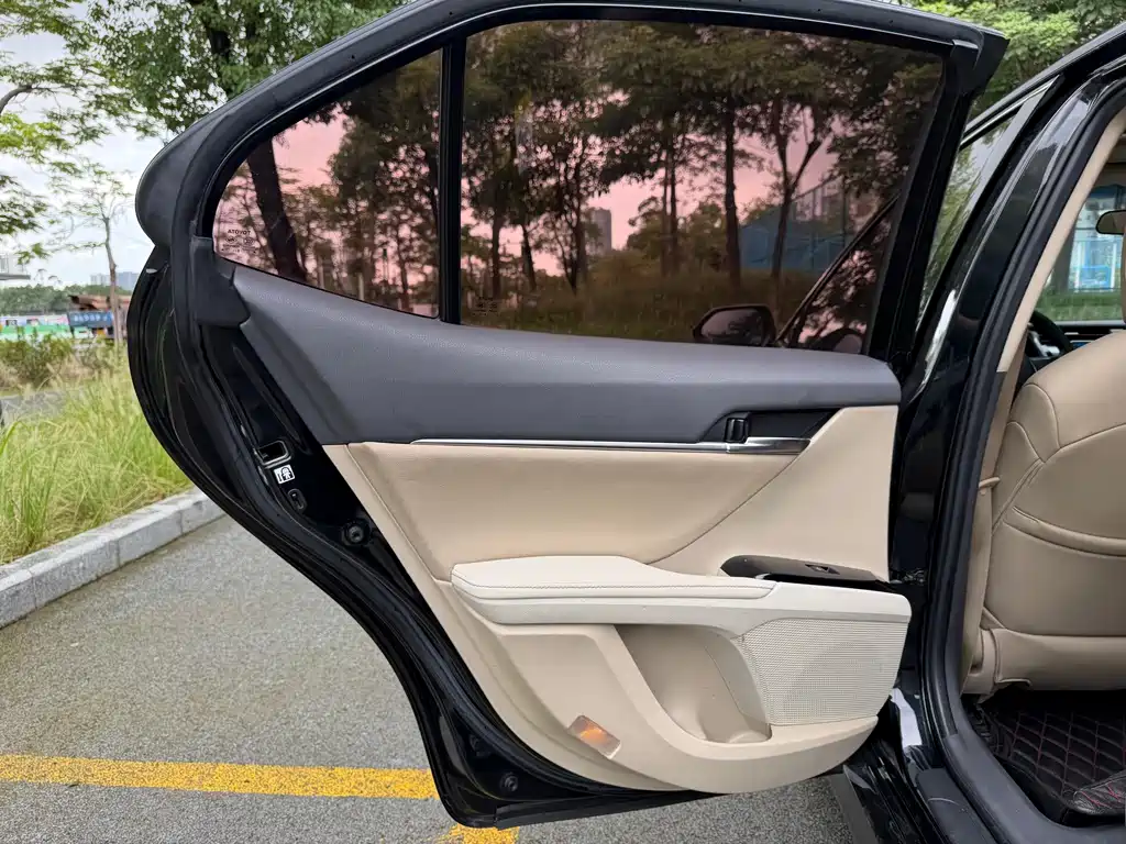 Toyota Camry 2019 — фото 14