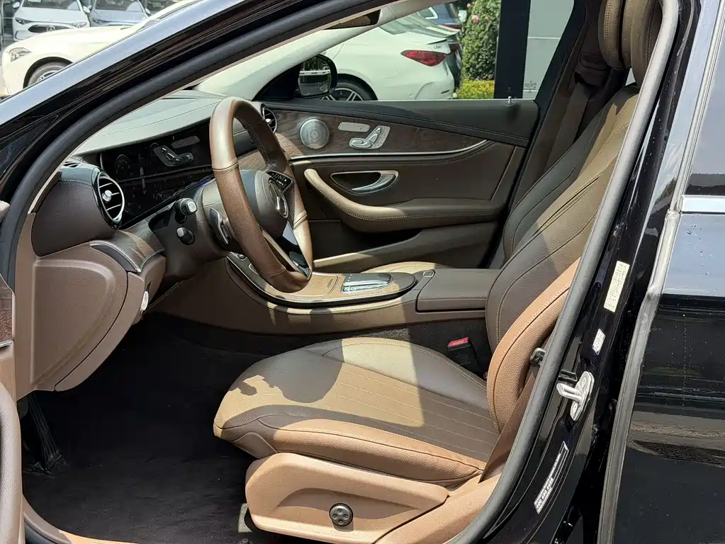 Mercedes-Benz E-Class 2022 — фото 12