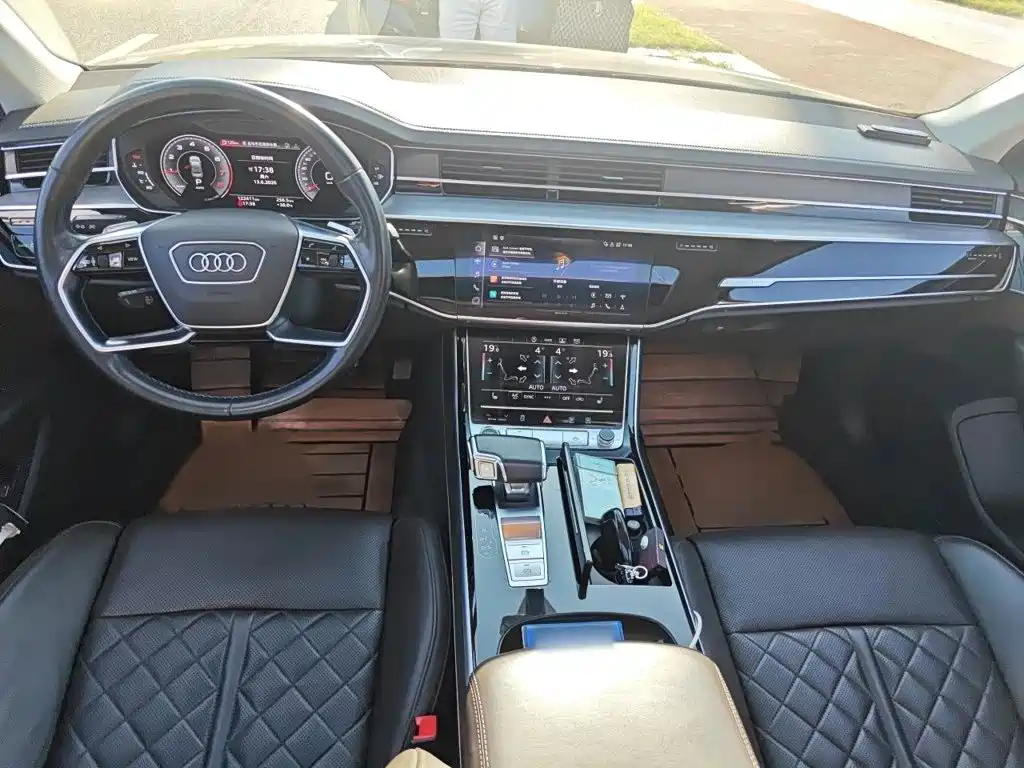 Audi A8 2021 — фото 13