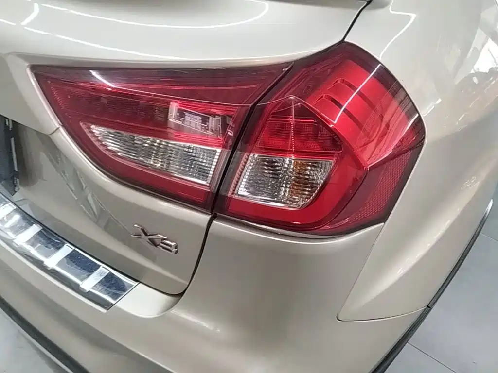Geely Vision X3 2018 — фото 8