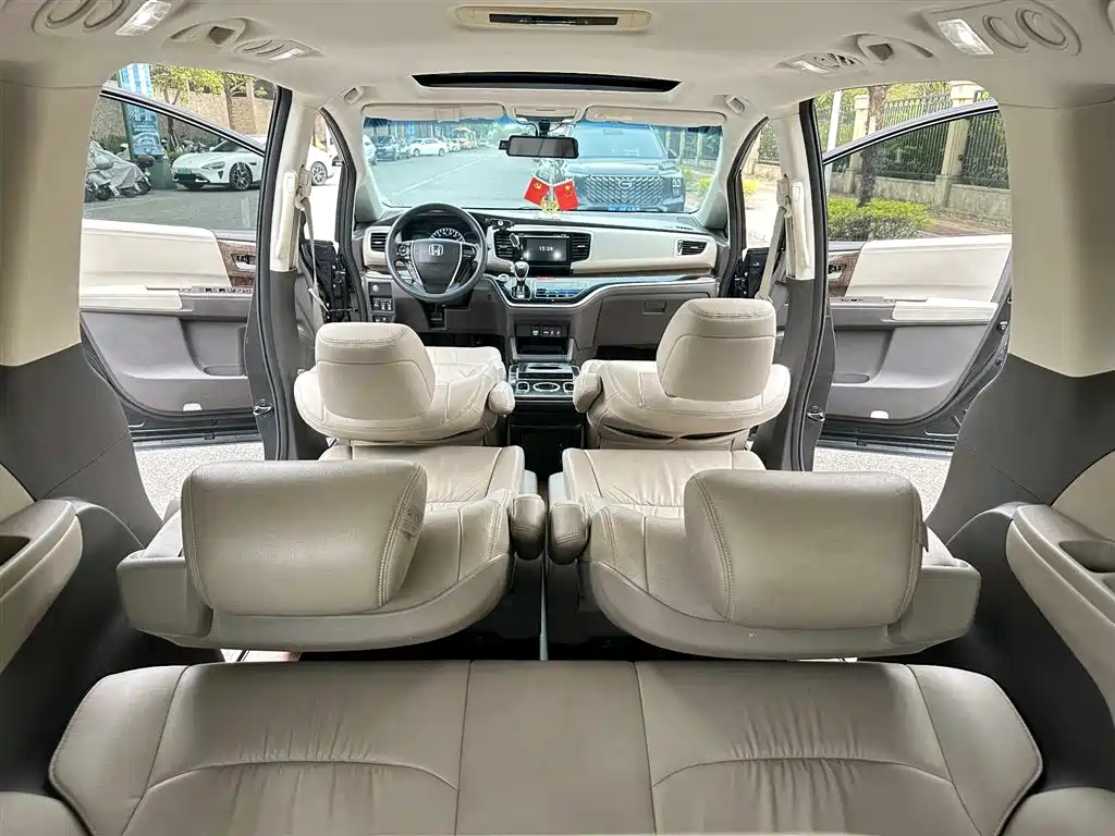 Honda Odyssey 2017 — фото 8