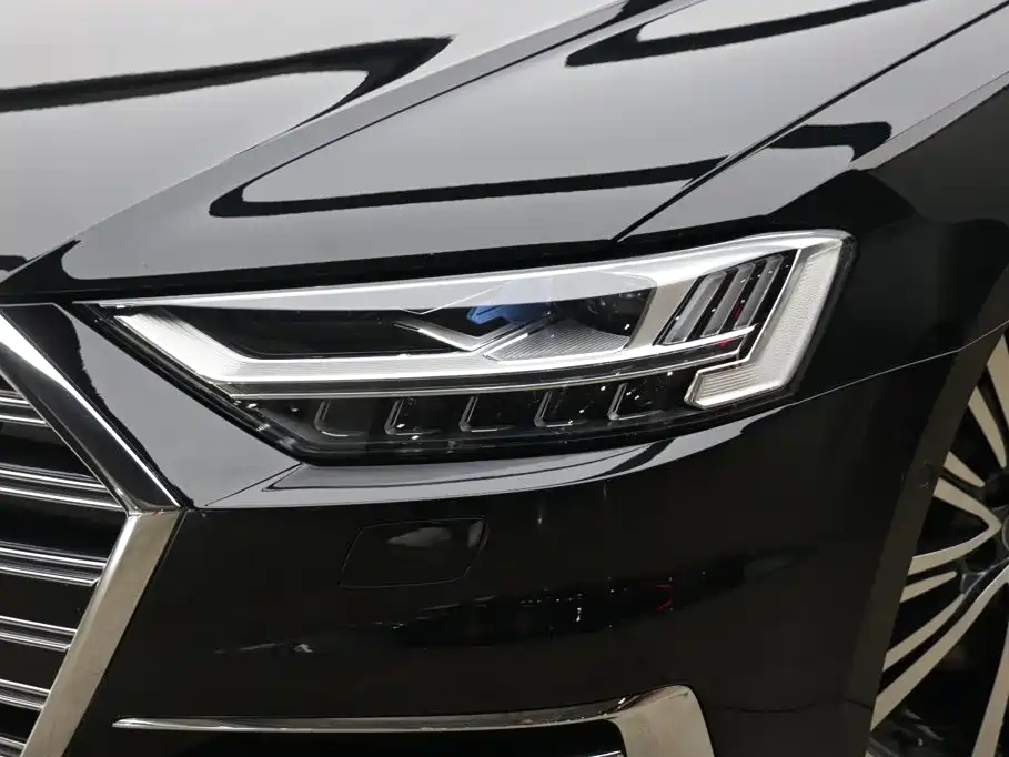 Audi A8 2018 — фото 25