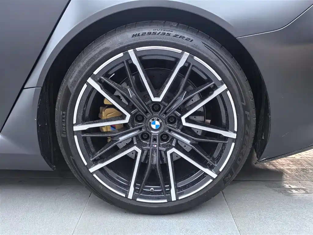 BMW M5 New Energy — фото 18