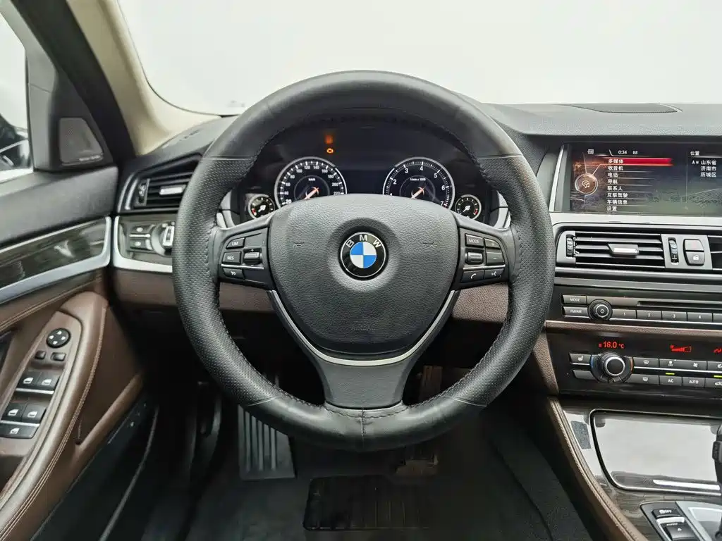 BMW 5 Series 2016 — фото 11