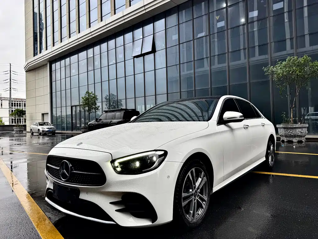 Mercedes-Benz E-Class 2022 — фото 1
