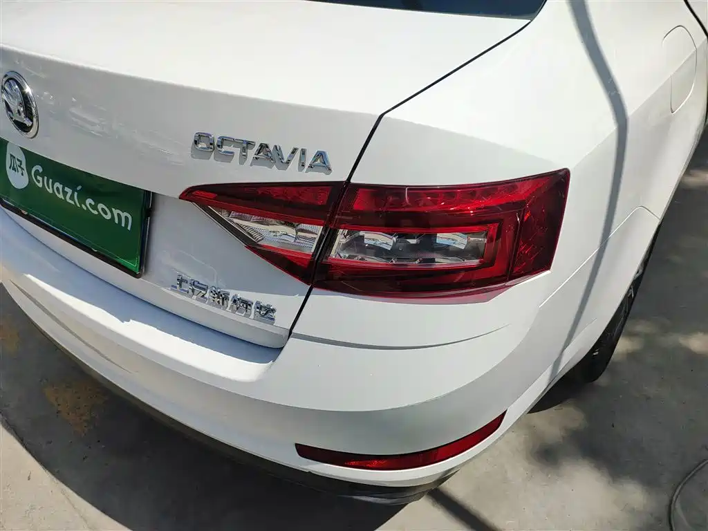 Skoda Octavia 2018 — фото 8