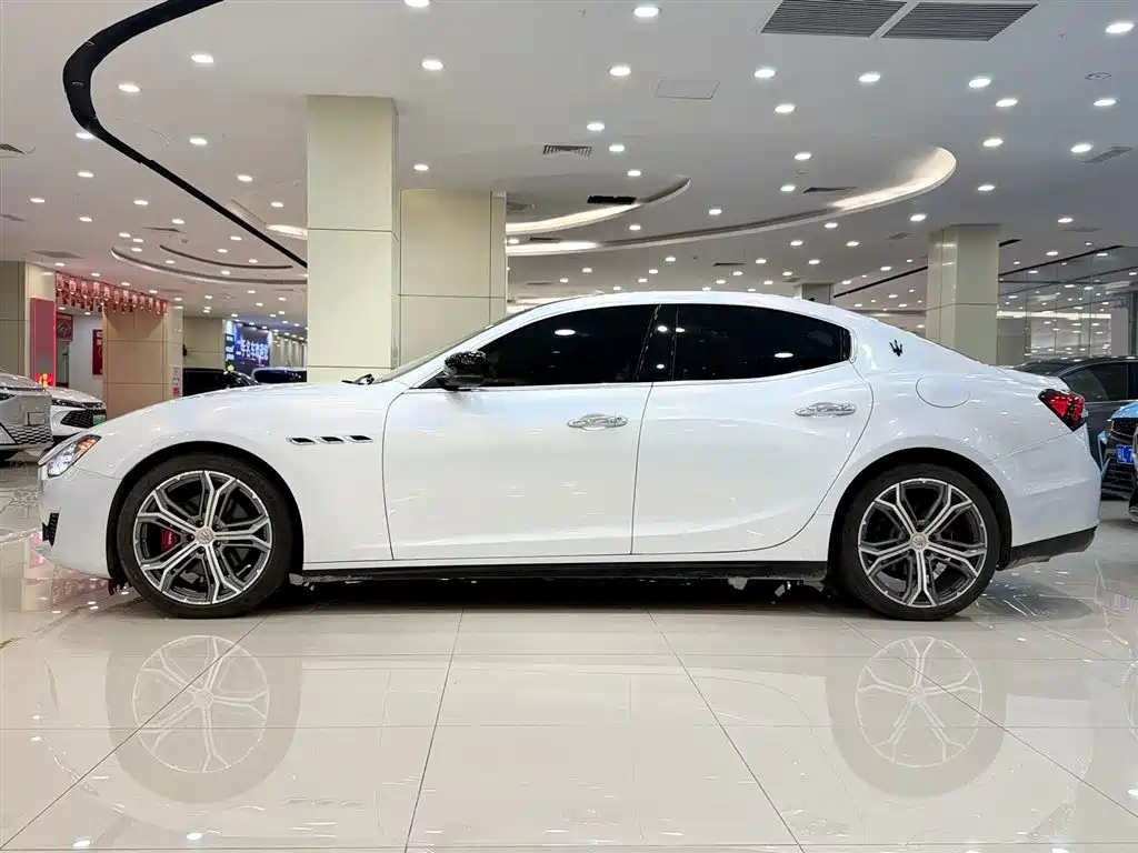 Maserati Ghibli 2014 — фото 14