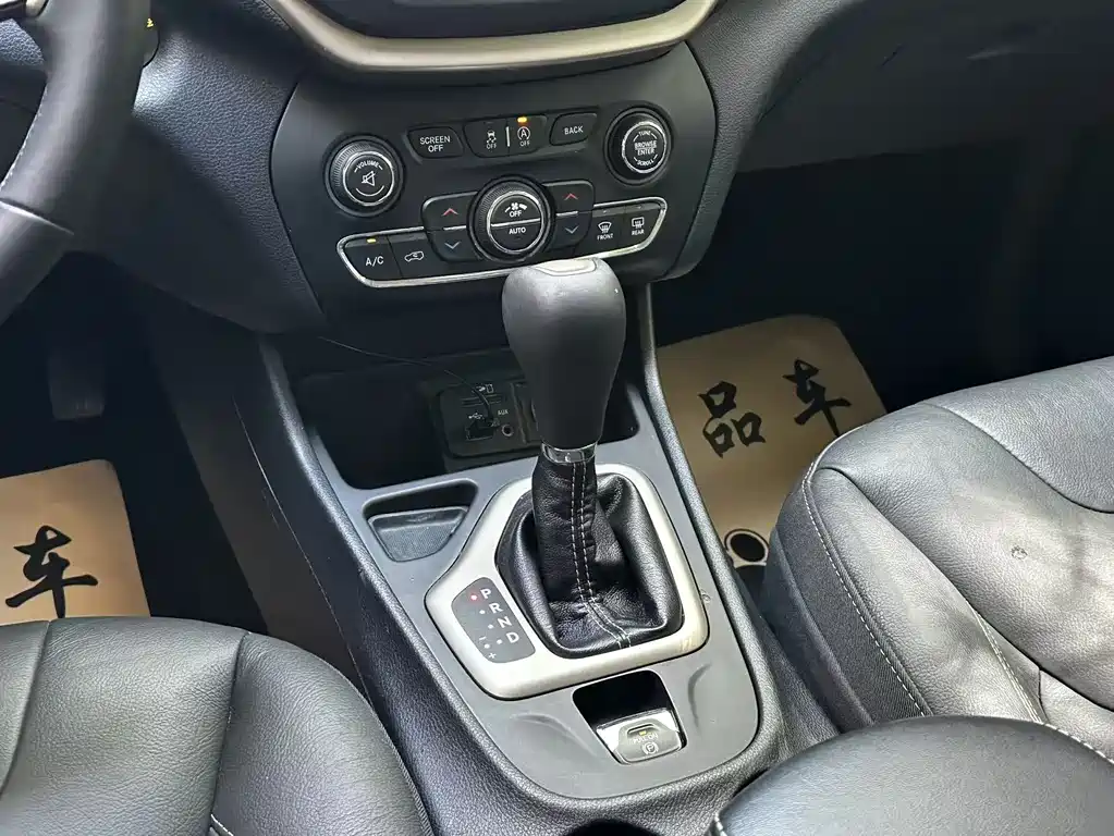 Jeep Cherokee 2018 — фото 11