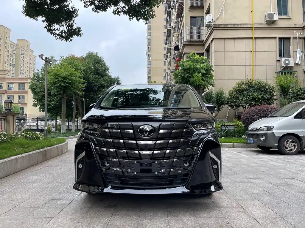 Toyota Alphard — фото 3
