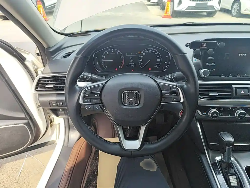 Honda Accord 2019 — фото 11