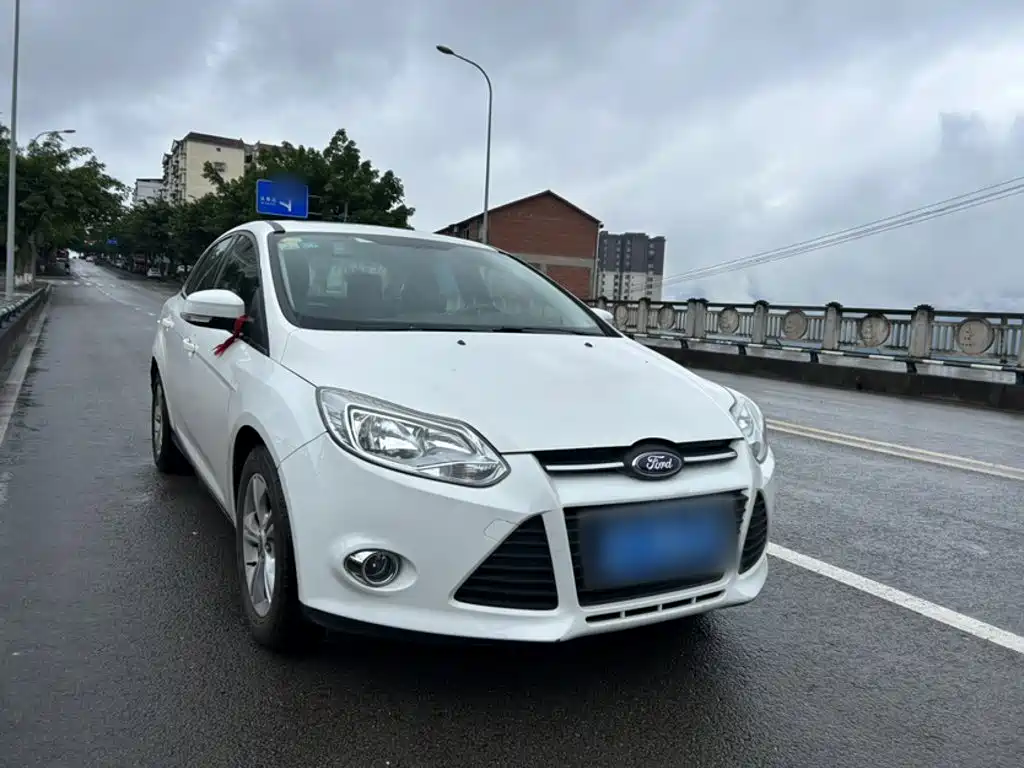 Ford Focus 2014 — фото 11