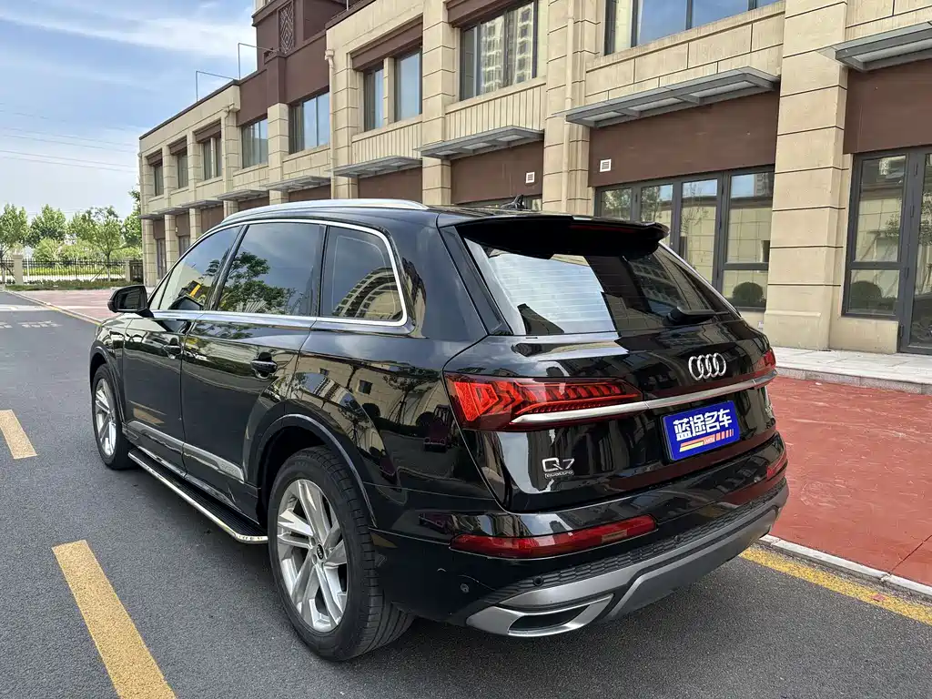 Audi Q7 2021 — фото 10