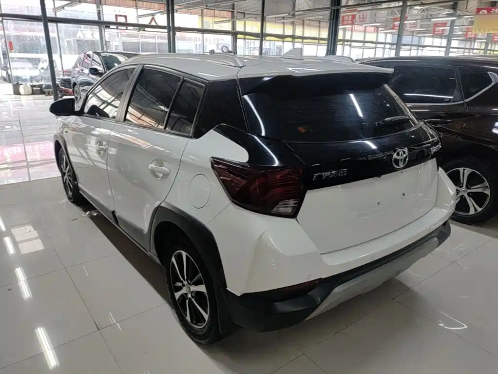 Toyota Yaris L 2021