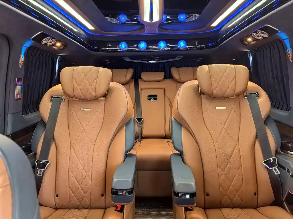 Mercedes-Benz V-Class 2024 — фото 19