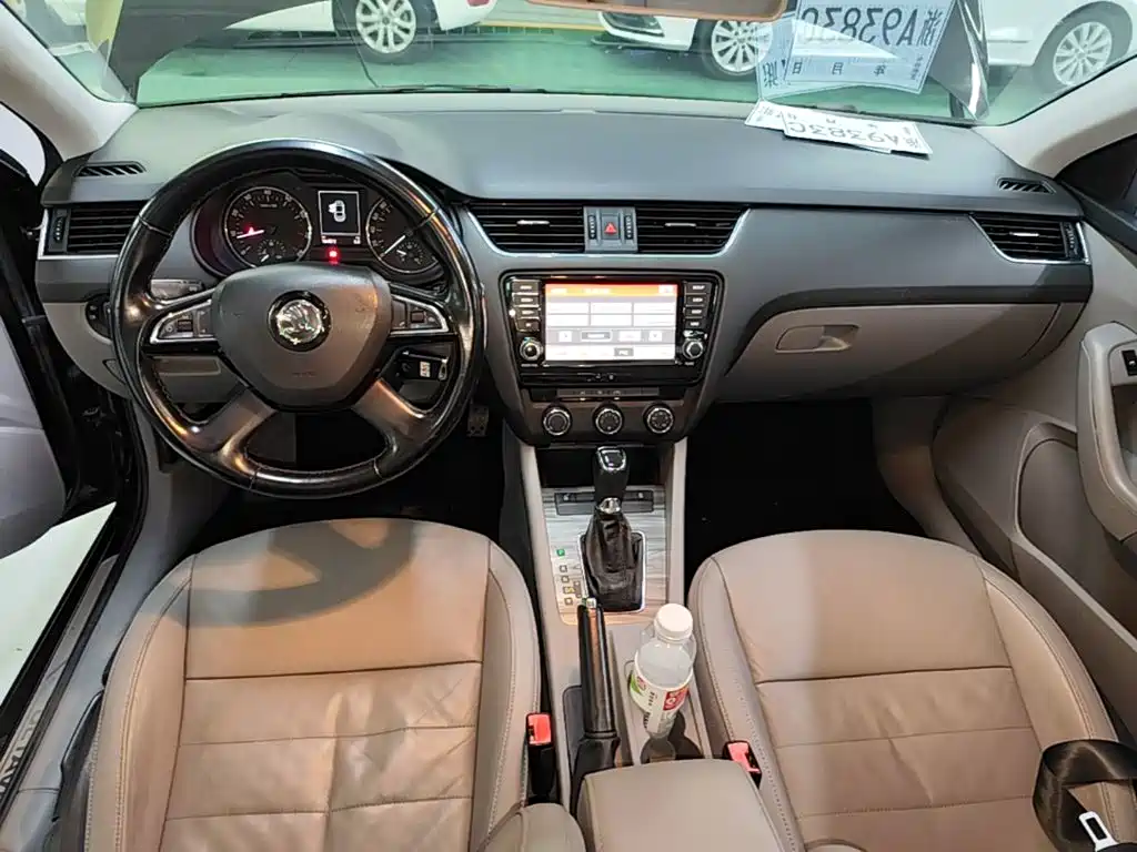 Skoda Octavia 2014 — фото 13