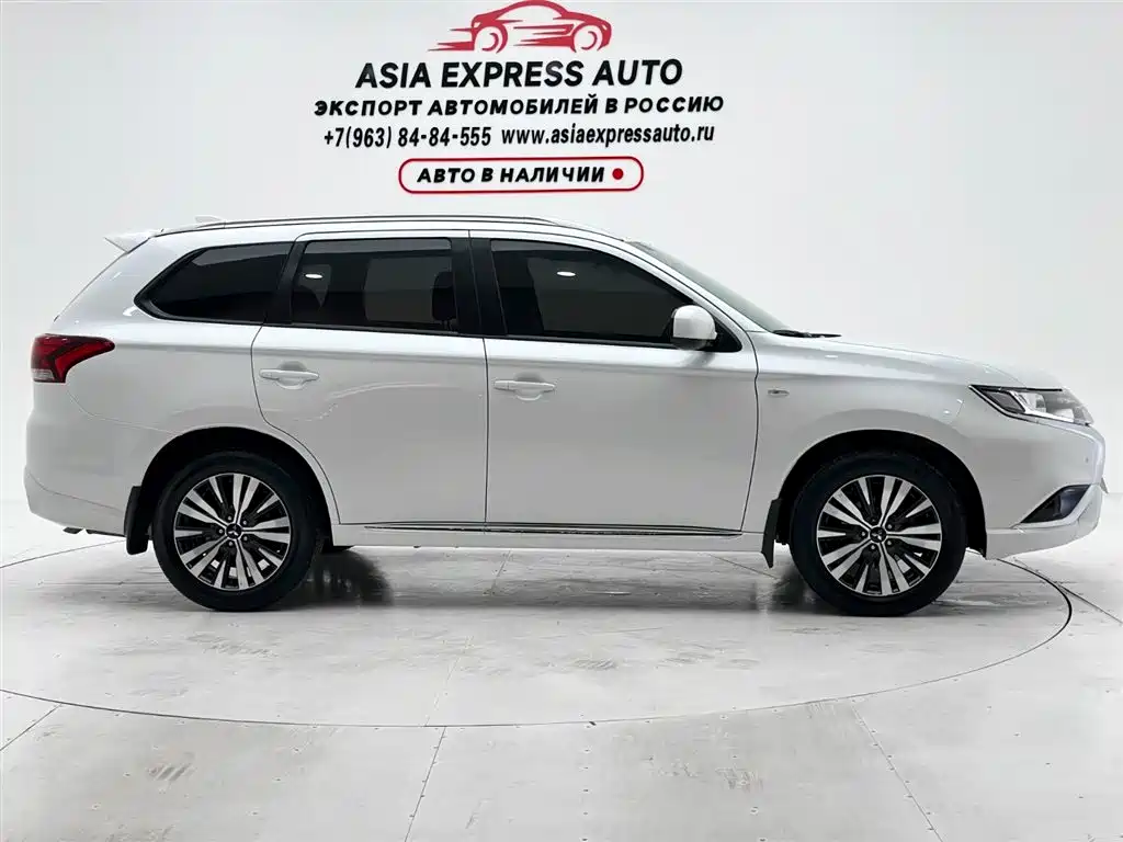 Mitsubishi Outlander 2022 — фото 9