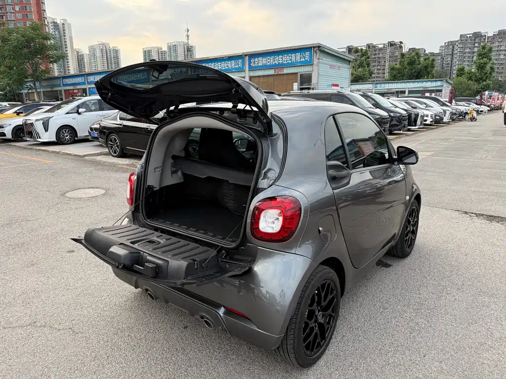 smart Fortwo 2018 — фото 9