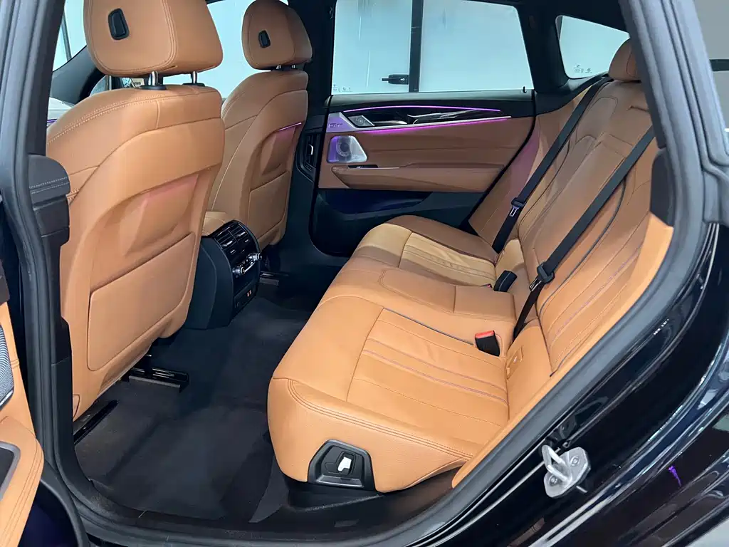 BMW 6 Series GT 2025 — фото 16