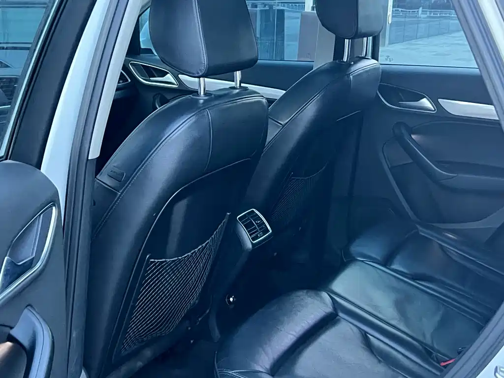 Audi Q3 2016 — фото 11
