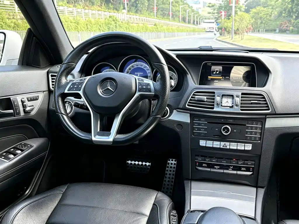 Mercedes-Benz E-Class 2017 — фото 17