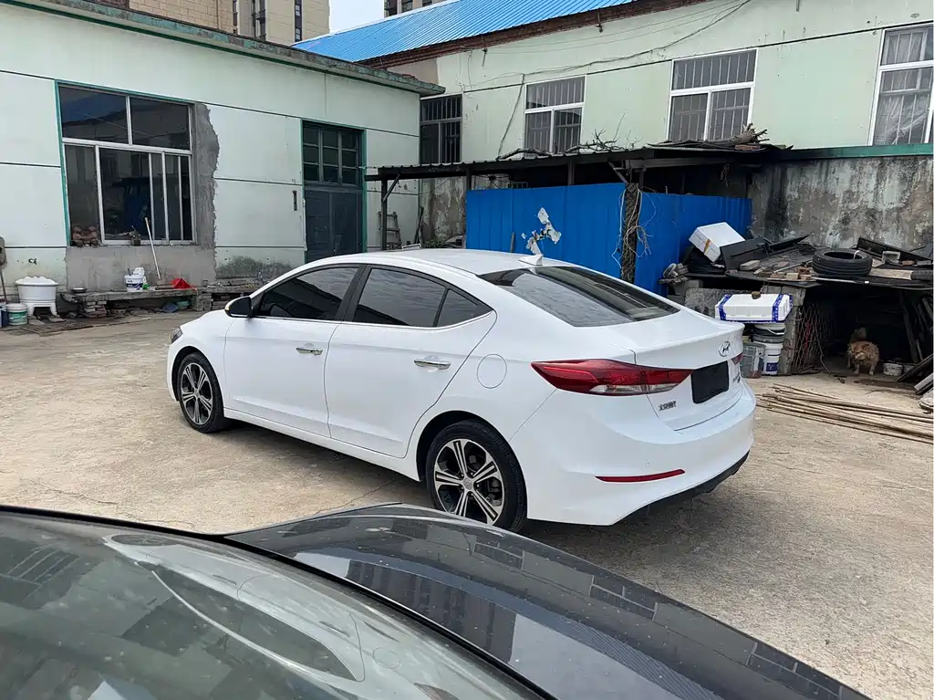 Hyundai Elantra 2018 — фото 6