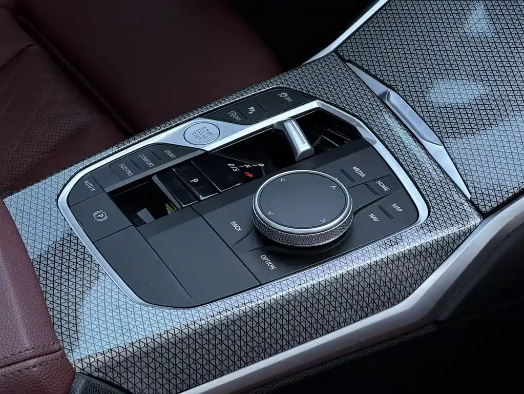 BMW 3 Series 2024 — фото 12